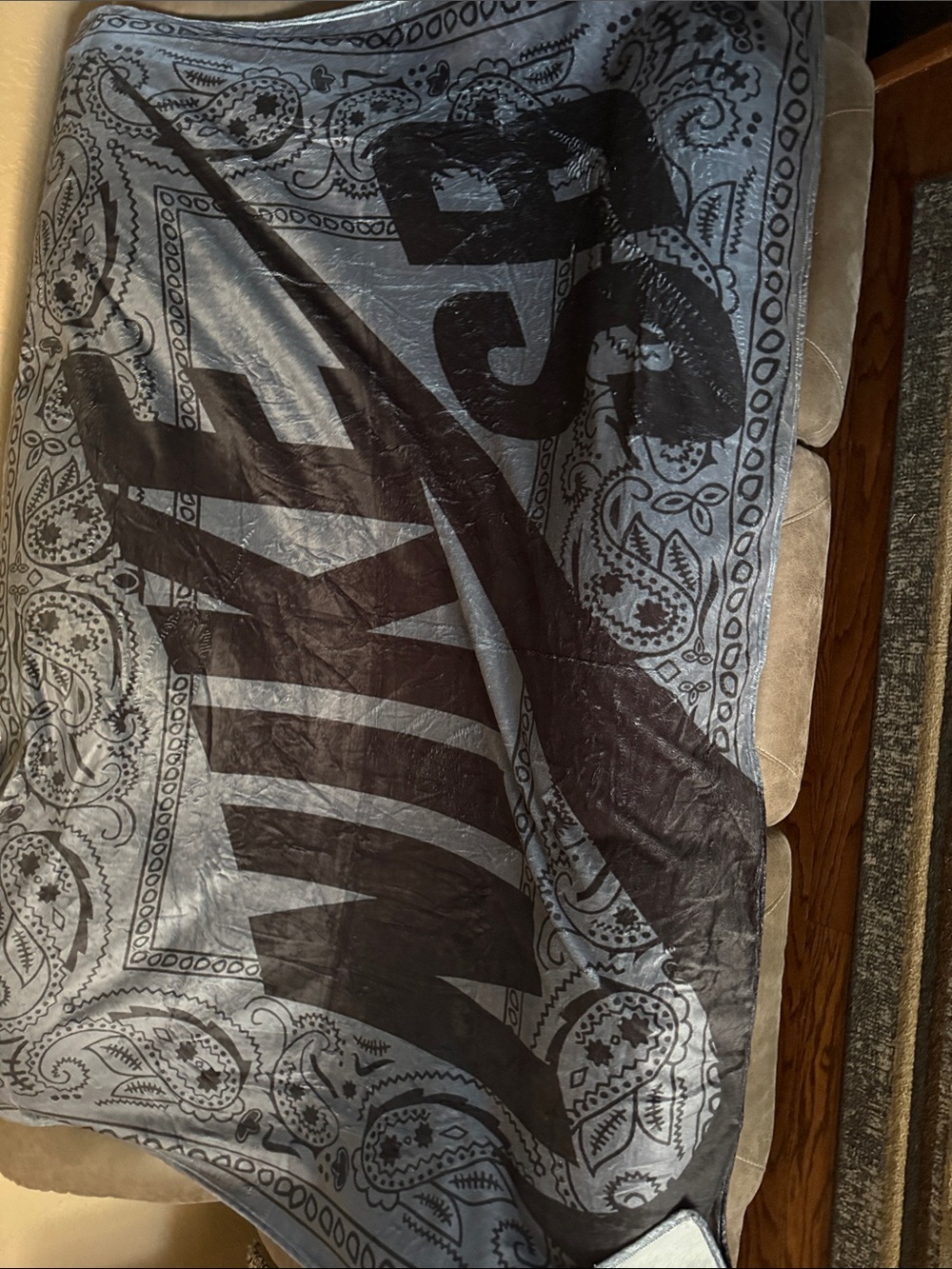 Black and Gray Paisley Graphic Throw Blanket 74x62